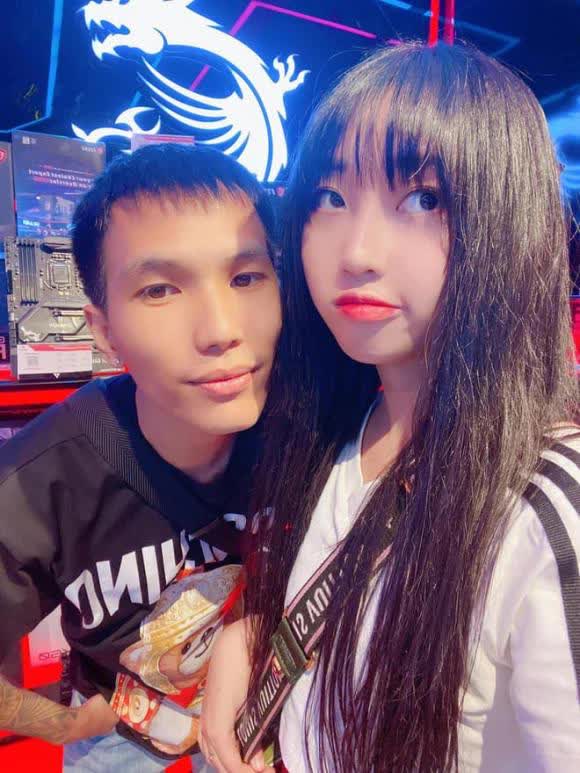 Bạn gái cũ của 'chúa nợ làng game' chăm thả dáng, tự tin khoe diện mạo khác lạ - Ảnh 1. Bạn gái cũ của 'chúa nợ làng game' chăm thả dáng, tự tin khoe diện mạo khác lạ - Ảnh 1.