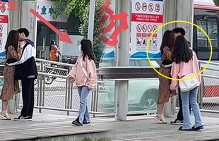 Nhìn chằm chằm vào cặp nhân tình trên phố, cô gái bị hiểu nhầm có hành động “kém duyên" 26 Nhìn chằm chằm vào cặp nhân tình trên phố, cô gái bị hiểu nhầm có hành động “kém duyên" cogaiuntitled 4 16519756412931499349644jpg