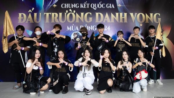 Đông Đảo Người Hâm Mộ Đến Theo Dõi Chung kết Đấu trường Danh vọng Mùa đông 2024 Từ Sớm 26 Đông Đảo Người Hâm Mộ Đến Theo Dõi Chung kết Đấu trường Danh vọng Mùa đông 2024 Từ Sớm copy of aogw24 102409 fqjujpg