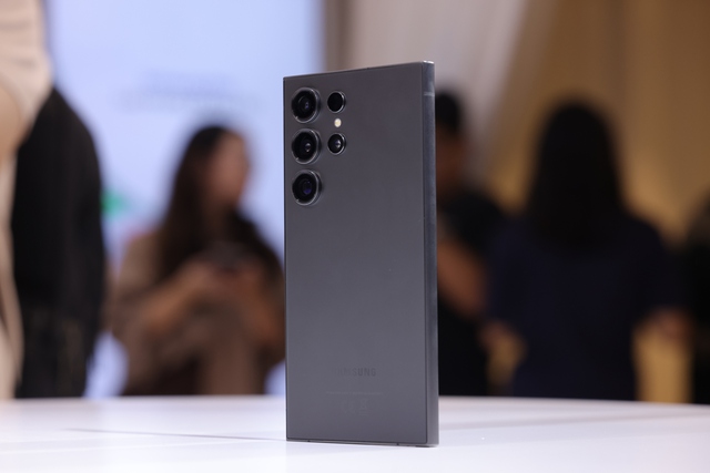 Trên tay nhanh Galaxy S24 Series: Galaxy AI đã tạo ra một "AI Phone" đúng nghĩa - Ảnh 13. Trên tay nhanh Galaxy S24 Series: Galaxy AI đã tạo ra một "AI Phone" đúng nghĩa - Ảnh 13.