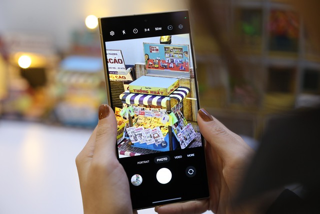 Trên tay nhanh Galaxy S24 Series: Galaxy AI đã tạo ra một "AI Phone" đúng nghĩa - Ảnh 10. Trên tay nhanh Galaxy S24 Series: Galaxy AI đã tạo ra một "AI Phone" đúng nghĩa - Ảnh 10.