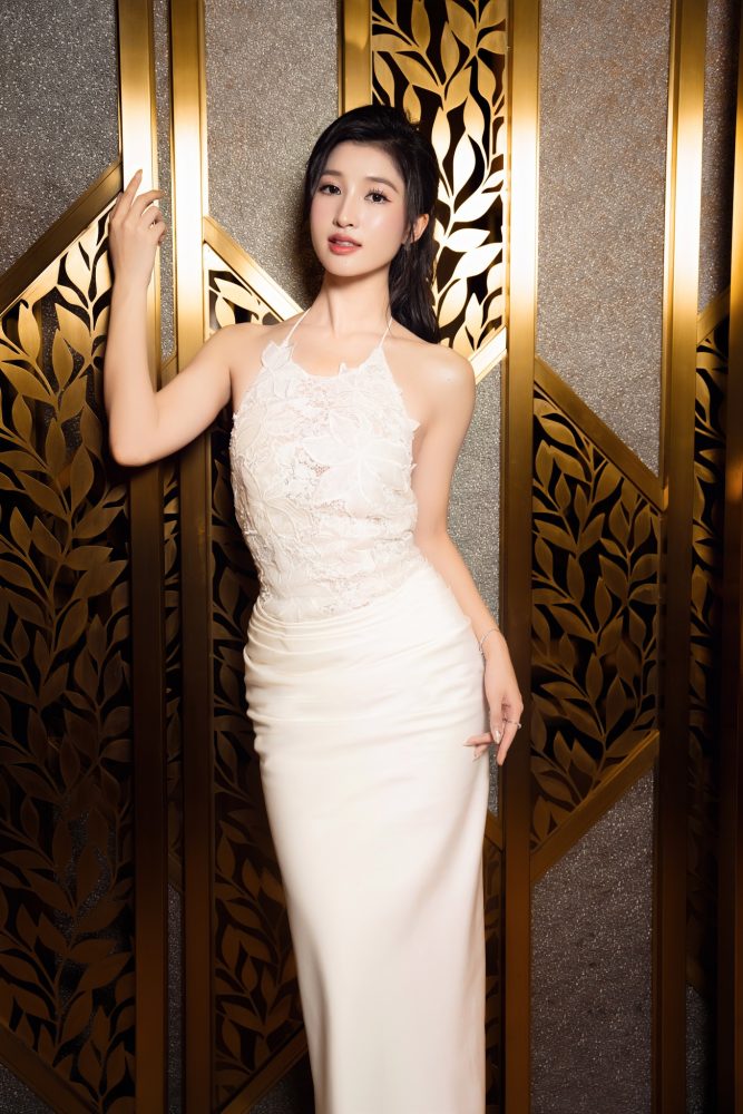 Á hậu Phương Nhi đăng ảnh với nụ cười toả nắng, xinh đẹp như một nàng thơ d32 3