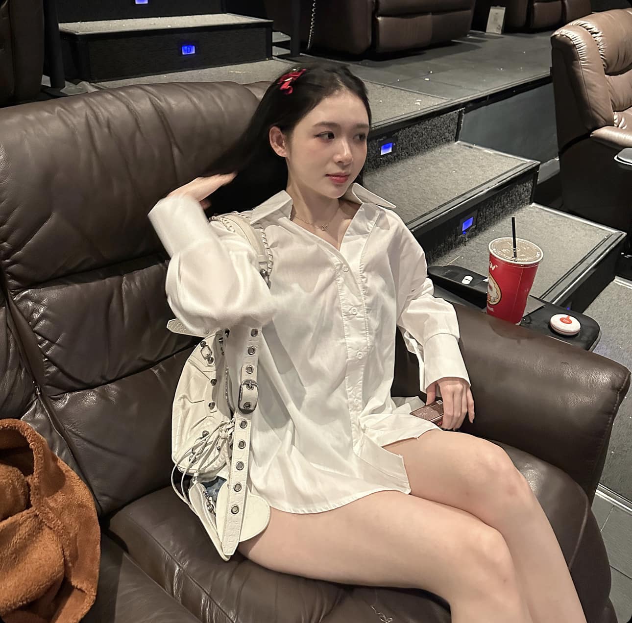 d44 Kim Chung Phan hoá nàng thơ xinh đẹp khiến cộng đồng mạng "rạo rực trong lòng" d44