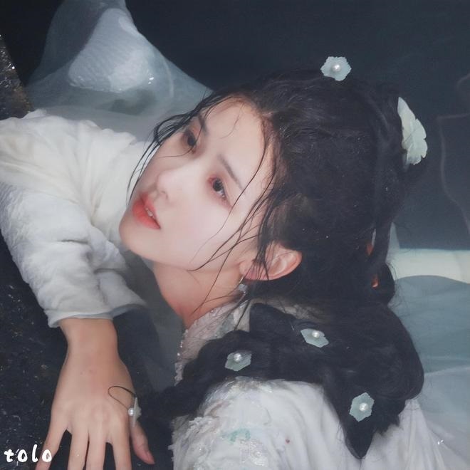 Nữ thần sắc đẹp ê chề vì cảnh khóc xấu hết hồn, diễn xuất thảm họa kéo tụt nhan sắc thần tiên- Ảnh 5. Nữ thần sắc đẹp ê chề vì cảnh khóc xấu hết hồn, diễn xuất thảm họa kéo tụt nhan sắc thần tiên- Ảnh 5.