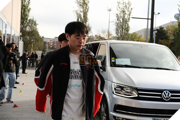 CKTG 2024: Bau Khong Khi Cuong Nhiet Cho Tran Ban Ket Mo Man Giua BLG va WBG 9 CKTG 2024: Bầu Không Khí Cuồng Nhiệt Cho Trận Bán Kết Mở Màn Giữa BLG và WBG 9