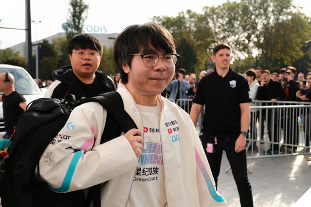 CKTG 2024: Bau Khong Khi Cuong Nhiet Cho Tran Ban Ket Mo Man Giua BLG va WBG 10 CKTG 2024: Bầu Không Khí Cuồng Nhiệt Cho Trận Bán Kết Mở Màn Giữa BLG và WBG 10