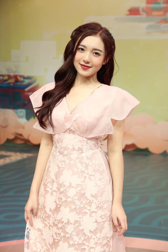 e1-4 Nữ MC Phương Thảo xinh đẹp, dễ thương chiếm trọn trái tim game thủ Việt e1 4