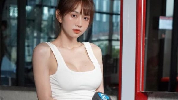 Lê Bống tung bộ ảnh ở phòng tập, vòng 1 căng tràn làm dân tình "bỏng mắt" e1 ba a3nh 8 jpg