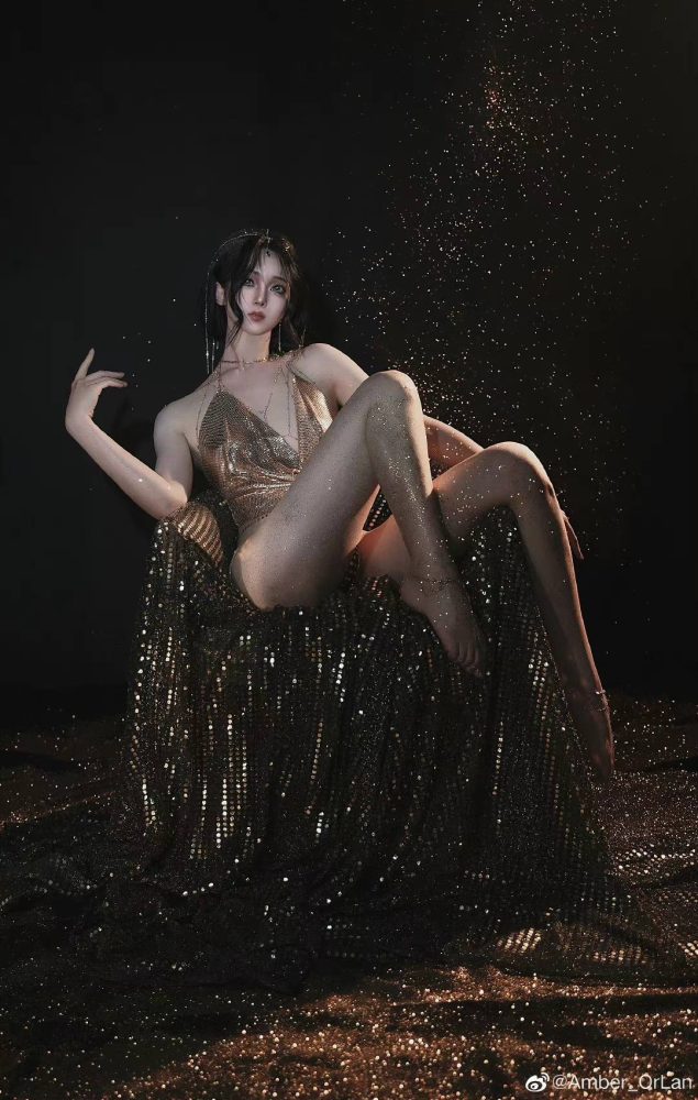 e8-2 Ngắm nhìn bộ ảnh cosplay cực kỳ "quyến rũ" của cô nàng Amber e8 2