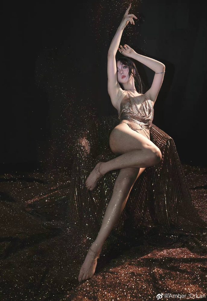 e9-1 Ngắm nhìn bộ ảnh cosplay cực kỳ "quyến rũ" của cô nàng Amber e9 1