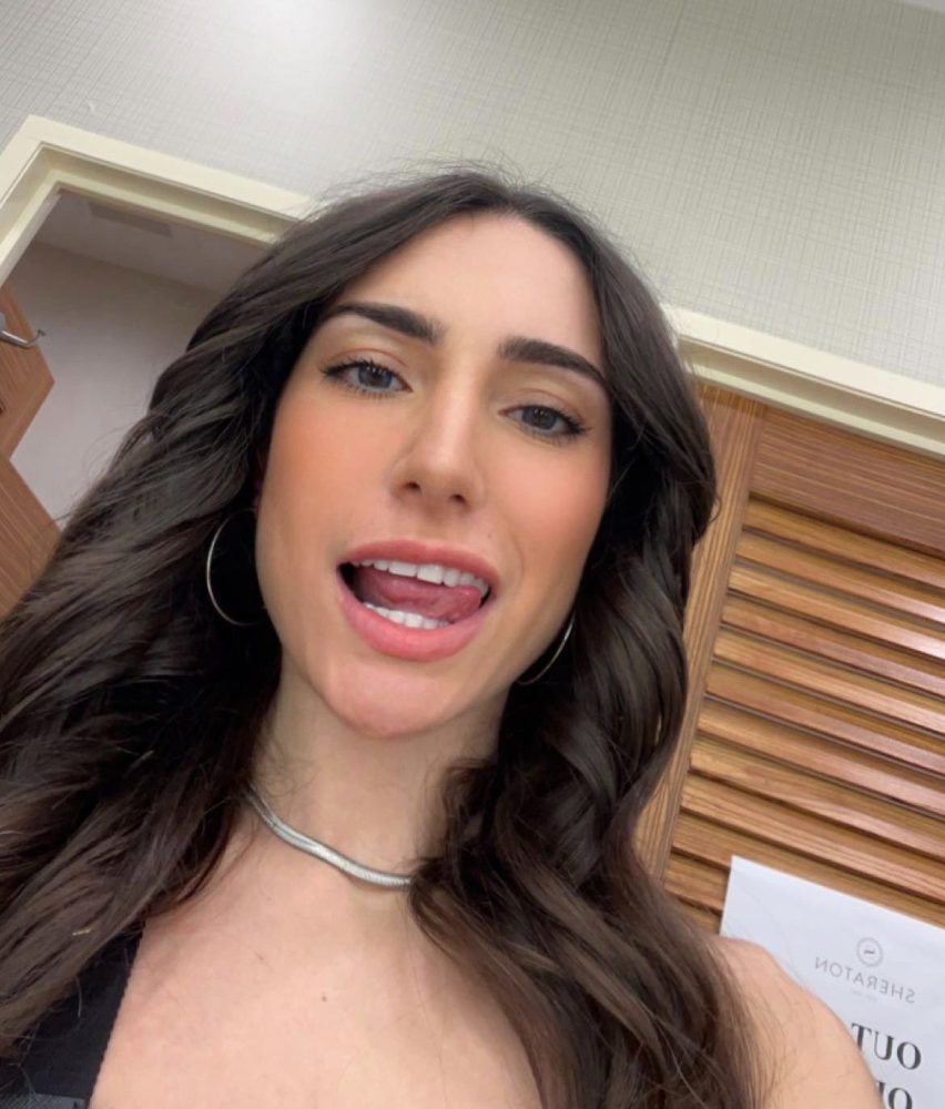 Lắm tài nhiều tật: Nữ streamer chơi game giỏi, làm "content" hấp dẫn, không ngại đối đầu cộng đồng - Ảnh 3.