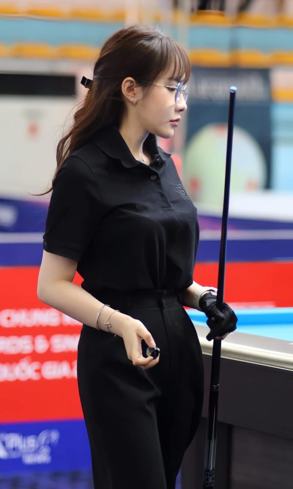 Gấm Kami vắng mặt ở một giải đấu, nữ cơ thủ xinh đẹp giật "spotlight"- Ảnh 2.