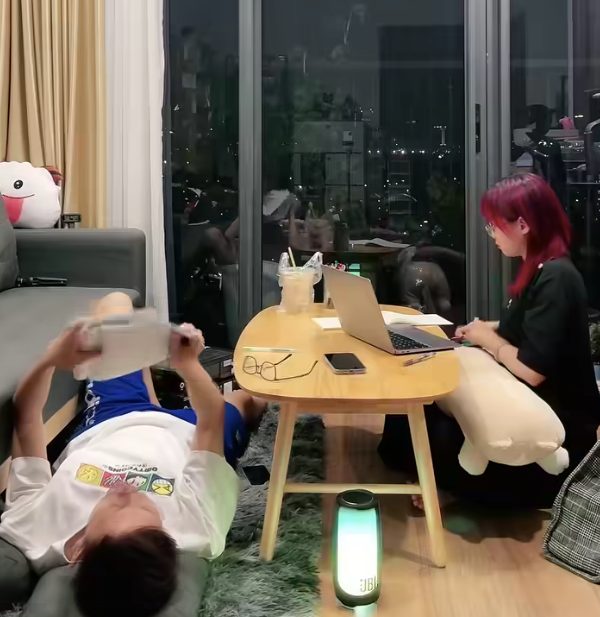 Chuyện hiếm: Bomman livestream học, hàng nghìn người xem phấn khích - Ảnh 2.