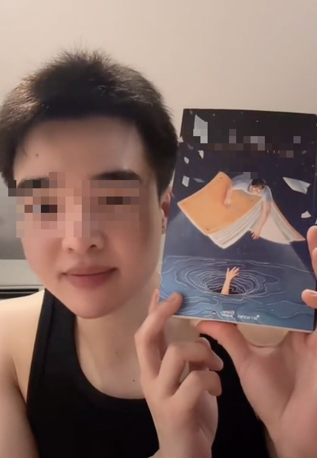 Hot TikToker nổi tiếng viết sách, lùm xùm liên tiếp nổ ra- Ảnh 1. Hot TikToker nổi tiếng viết sách, lùm xùm liên tiếp nổ ra- Ảnh 1.