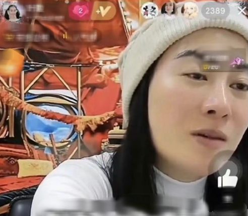 Nữ diễn viên nổi tiếng dấn thân thành streamer, có phát ngôn tuyên chiến với cộng đồng mạng và hành động không thể tha thứ trên livestream - Ảnh 2. Nữ diễn viên nổi tiếng dấn thân thành streamer, có phát ngôn tuyên chiến với cộng đồng mạng và hành động không thể tha thứ trên livestream - Ảnh 2.