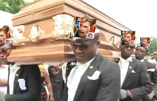 Có lẽ đã đến lúc, fan Liên Quân lâu năm nên chấp nhận một sự thật cay đắng: Đế chế ấy sụp đổ thật rồi el origen del famoso meme viral de los africanos bailando con un ataud 16515966913091546736970jpg