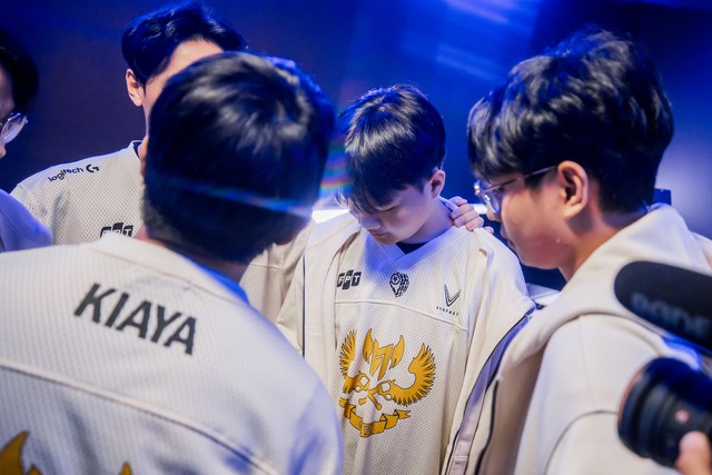 Những gì Emo đang có hiện tại cũng là những điều Kati từng có, đặc biệt là 2 người đàn anh là Levi - Kiaya vẫn đang là trụ cột gánh team Những gì Emo đang có hiện tại cũng là những điều Kati từng có, đặc biệt là 2 người đàn anh là Levi - Kiaya vẫn đang là trụ cột gánh team