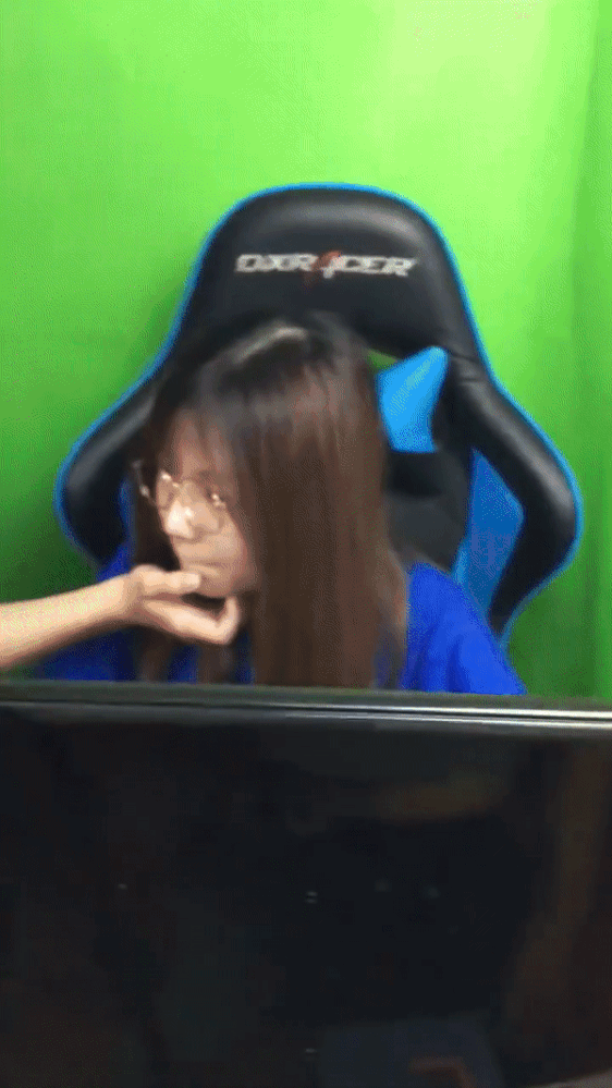 Mẹ một con cosplay y tá lên livestream, cả kênh sóng "bùng nổ" - Ảnh 4.