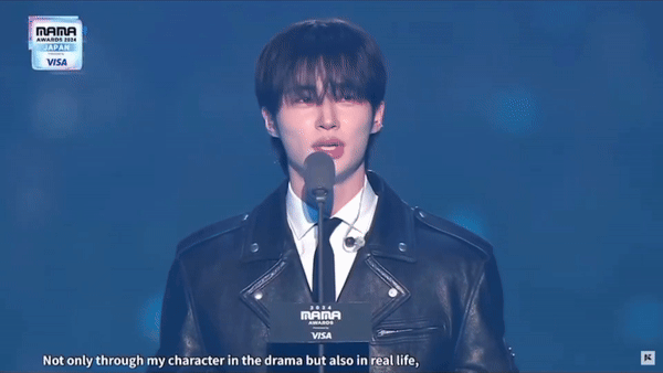 Bức ảnh mỹ nam toả sáng trên sân khấu MAMA 2024 chứng minh “phim vận vào đời” là có thật- Ảnh 7. Bức ảnh mỹ nam toả sáng trên sân khấu MAMA 2024 chứng minh “phim vận vào đời” là có thật- Ảnh 7.