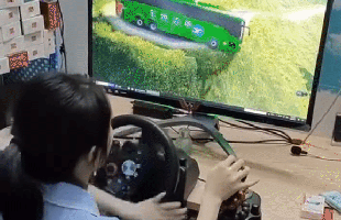 Đòi thi bằng lái, nữ game thủ tập luyện online khiến chồng sợ “xanh mặt” ezgifcom gif maker 2 16517269496381224242474gifpng