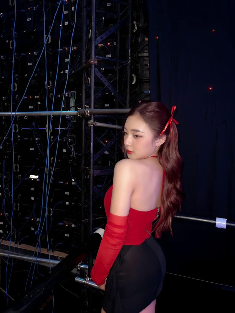 f11 MC Phương Thảo khiến game thủ Liên Quân Mobile phải dụi mắt vì vòng eo siêu mỏng tưởng như không thật f11