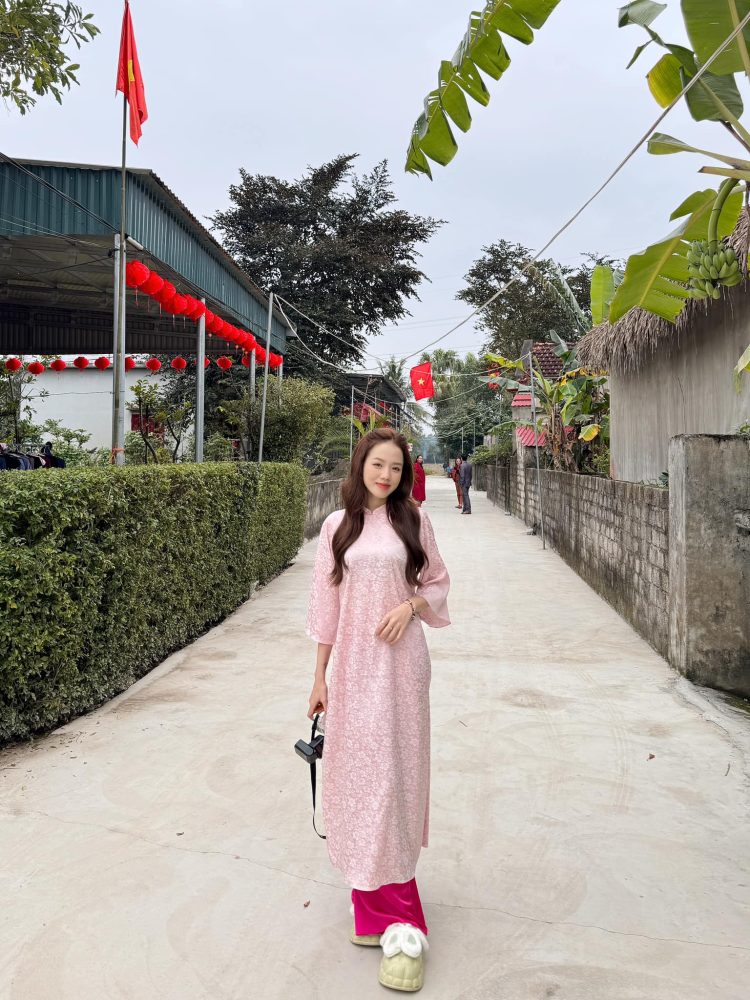 f14 Mèo Sao Hỏa đăng ảnh cực xinh xắn, duyên dáng trong trang phục truyền thống f14