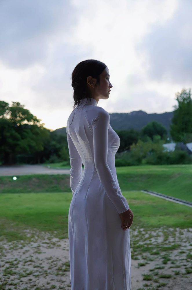 f2-1 Lê Bống đăng ảnh cực xinh xắn, duyên dáng trong bộ áo dài truyền thống f2 1