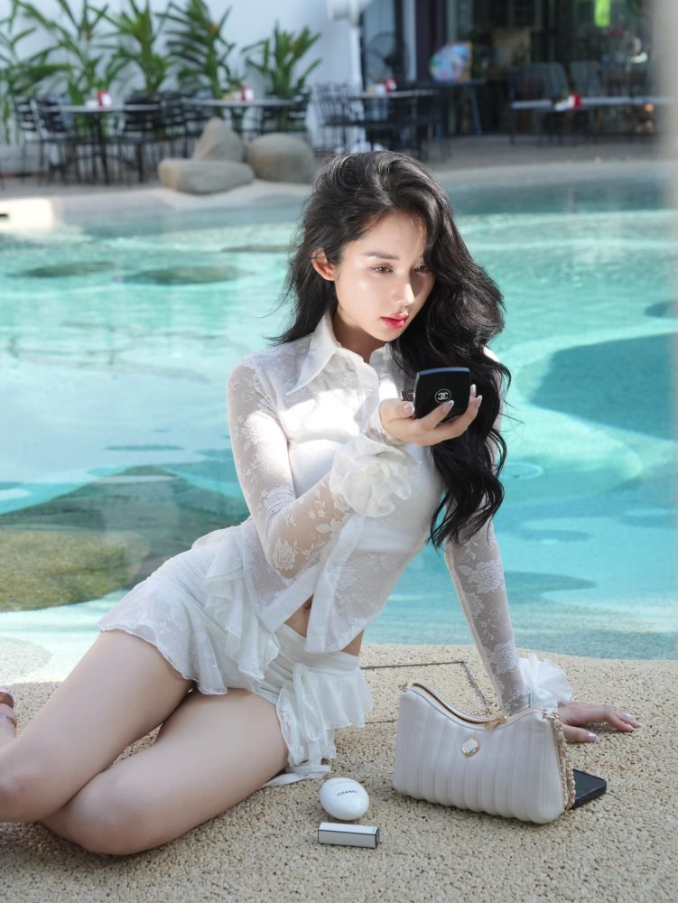 f22-2 Mina Young khiến dân mạng dụi mắt vì vòng eo siêu mỏng tưởng như không thật f22 2