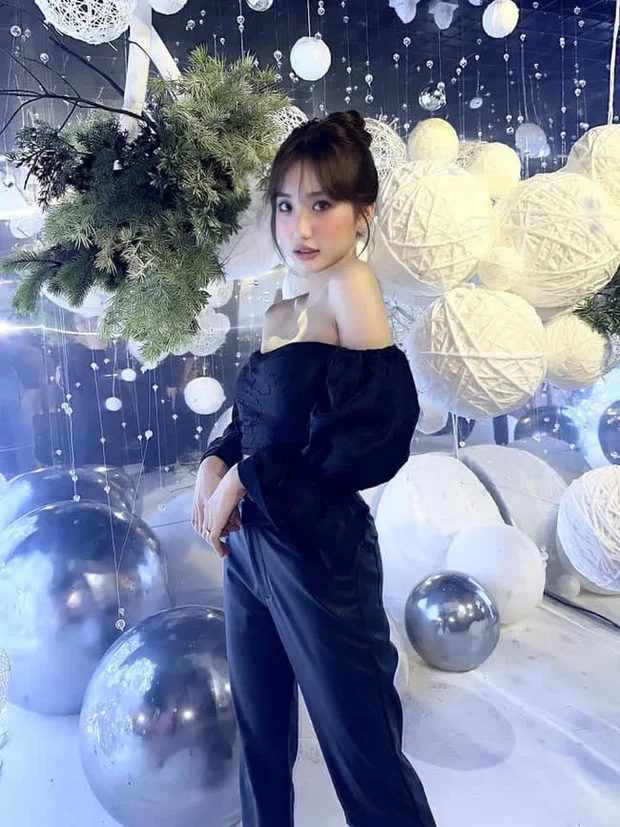 Ngắm nhìn nhan sắc đỉnh cao của Huyền 2k4, cô dâu đang khiến làng game Việt dậy sóng f7 1