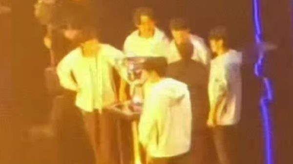 Cộng đồng bức xúc trước cảnh Faker bị fan cuồng tiếp cận fan cuong tiep can faker 1jpg