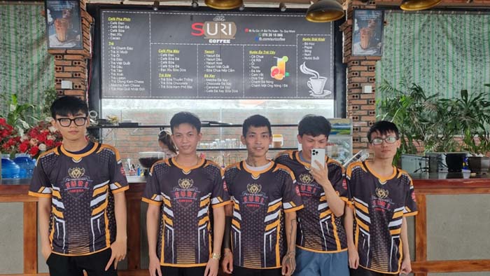 fan-nong-bong-21-10-2 Fan nữ siêu nóng bỏng của Suri eSports đưa ra lời hứa hẹn ‘xịt máu mũi’ nếu đội nhà vô địch Pre-season Zaka’r League A fan nong bong 21 10 2