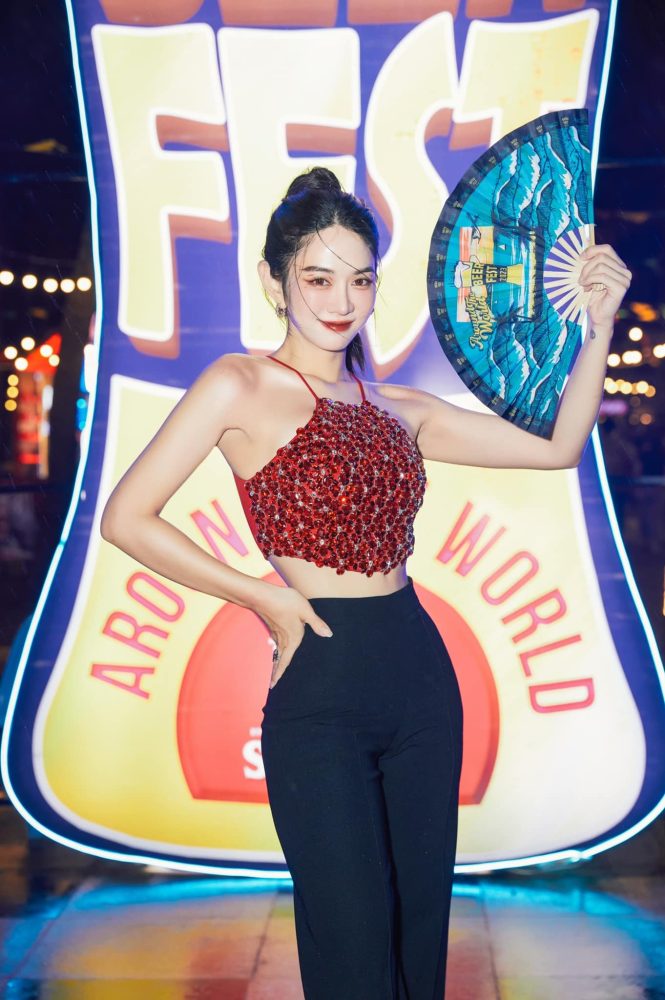 g12 Lê Bống khiến dân mạng dụi mắt vì vòng eo siêu mỏng tưởng như không thật g12