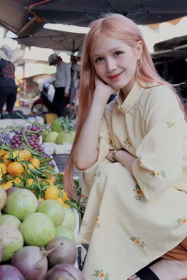 g13 Xoài Non yêu kiều, duyên dáng trong bộ váy dài truyền thống g13