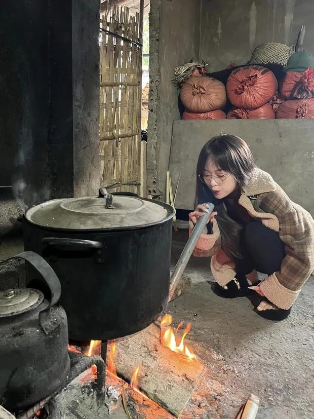 h2-5 Gấm Kami vừa xinh đẹp, vừa đảm đang khi rửa bát, nhóm lửa, luộc bánh ở quê nhà h2 5