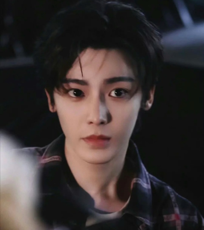 Mỹ nam 2 năm đóng 9 phim vẫn flop, tiếc cho nhan sắc đẹp như