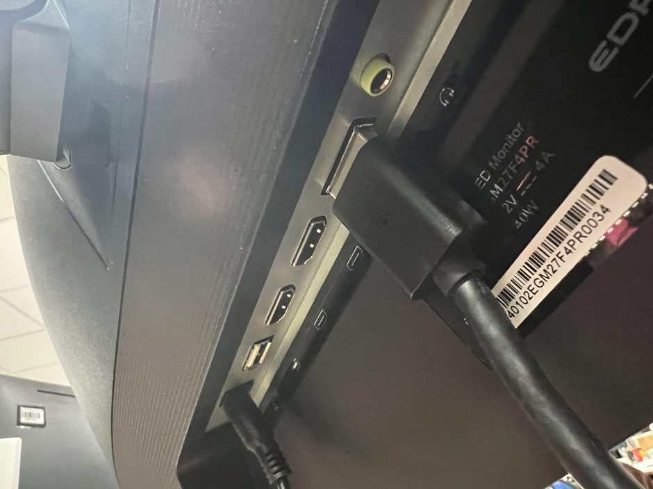 E-DRA EGM27F4PR có thực sự xứng đáng với mức giá “hạt dẻ” ở thời điểm hiện tại?- Ảnh 6. E-DRA EGM27F4PR có thực sự xứng đáng với mức giá “hạt dẻ” ở thời điểm hiện tại?- Ảnh 6.