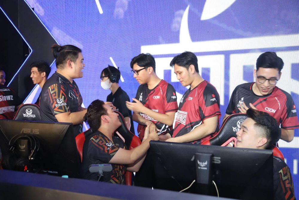 Champion Spartacus Chim Sẻ Đi Nắng gây ấn tượng mạnh trong giải Cyber Battle tại VTC Mobile Festival - Ảnh 6. Champion Spartacus Chim Sẻ Đi Nắng gây ấn tượng mạnh trong giải Cyber Battle tại VTC Mobile Festival - Ảnh 6.