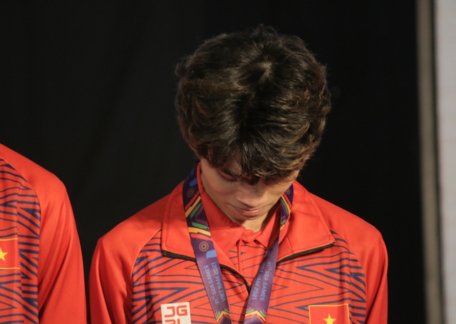 Chùm ảnh: Tốc Chiến Việt Nam giành HCV, Minh Nghi bật khóc, những chàng trai cũng rơi nước mắt - Ảnh 14. Chùm ảnh: Tốc Chiến Việt Nam giành HCV, Minh Nghi bật khóc, những chàng trai cũng rơi nước mắt - Ảnh 14.