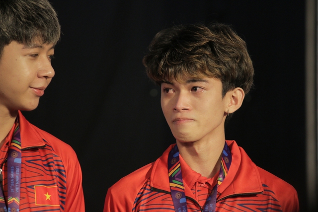 Chùm ảnh: Tốc Chiến Việt Nam giành HCV, Minh Nghi bật khóc, những chàng trai cũng rơi nước mắt - Ảnh 18. Chùm ảnh: Tốc Chiến Việt Nam giành HCV, Minh Nghi bật khóc, những chàng trai cũng rơi nước mắt - Ảnh 18.