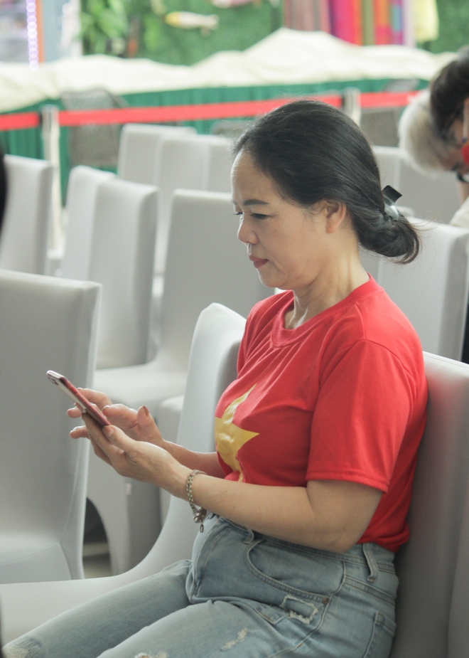 img1327-16528633548901846056860 Lần đầu theo dõi con gái thi đấu, mẹ nữ tuyển thủ Mie: “Con chỉ cần chiến thắng bản thân, đã là nhà vô địch trong lòng mẹ rồi" img1327 16528633548901846056860