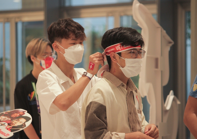 Liên Quân Việt Nam có chiến thắng đầu tiên tại SEA Games 31, fan nữ Liên Quân cực “cháy” trong ngày khai màn! - Ảnh 7. Liên Quân Việt Nam có chiến thắng đầu tiên tại SEA Games 31, fan nữ Liên Quân cực “cháy” trong ngày khai màn! - Ảnh 7.