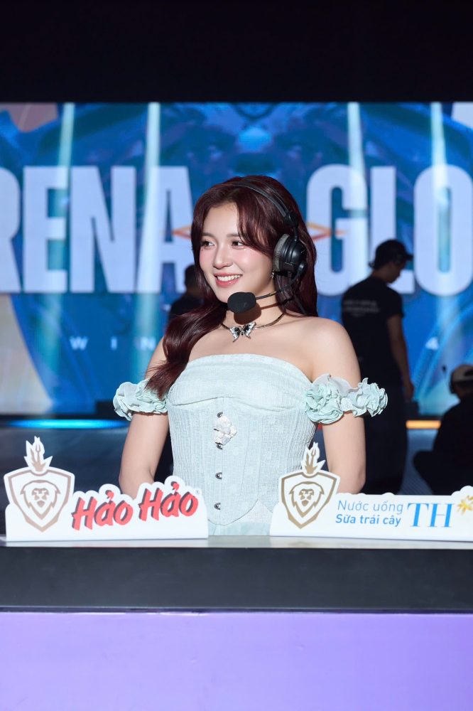 Xinh như búp bê, MC Phương Thảo hút mọi ánh nhìn ngày Chung kết Liên Quân Mobile- Ảnh 4. Xinh như búp bê, MC Phương Thảo hút mọi ánh nhìn ngày Chung kết Liên Quân Mobile- Ảnh 4.