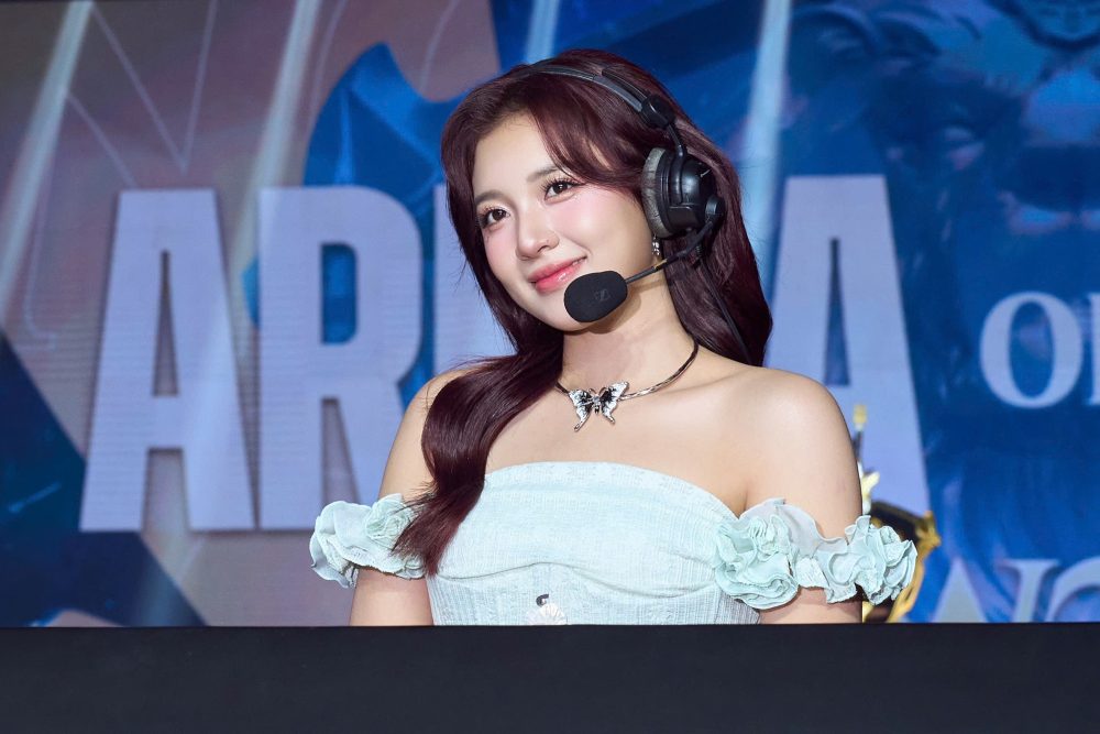 Xinh như búp bê, MC Phương Thảo hút mọi ánh nhìn ngày Chung kết Liên Quân Mobile- Ảnh 1. Xinh như búp bê, MC Phương Thảo hút mọi ánh nhìn ngày Chung kết Liên Quân Mobile- Ảnh 1.