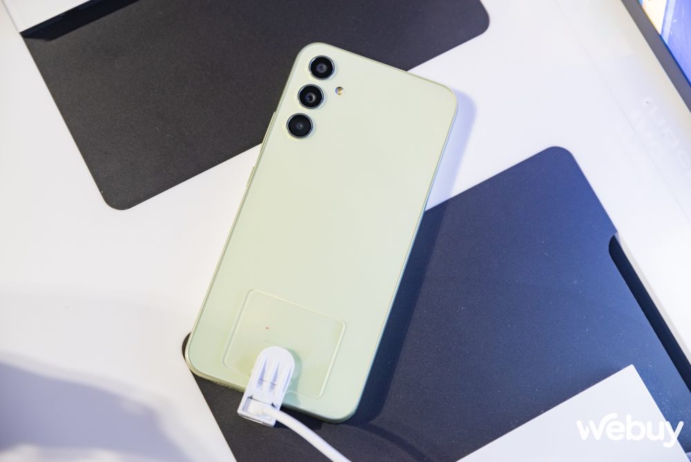 Đây là Samsung Galaxy A 2023: thiết kế theo chuẩn dòng S, camera "xịn" đi kèm cấu hình chuyên chơi game img6254 16789532610551200056700 1678954632069 1678954632198246971951