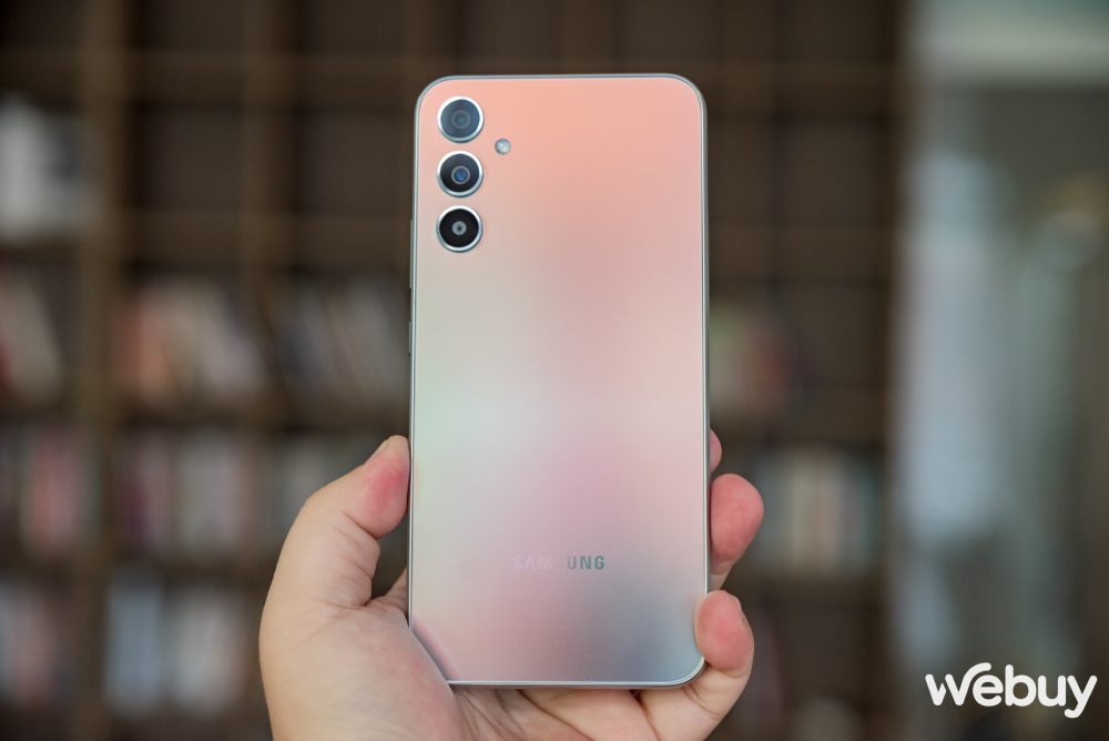 Đây là Samsung Galaxy A 2023: thiết kế theo chuẩn dòng S, camera "xịn" đi kèm cấu hình chuyên chơi game img6490 1678952886952985906749 1678954614934 1678954615099282218218