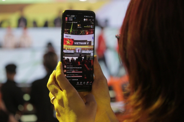 Hai đại diện Free Fire Việt Nam quyết tâm thay đổi thứ hạng sau ngày thi đấu đầu tiên, fan tích cực truyền nhiệt! - Ảnh 10. Hai đại diện Free Fire Việt Nam quyết tâm thay đổi thứ hạng sau ngày thi đấu đầu tiên, fan tích cực truyền nhiệt! - Ảnh 10.