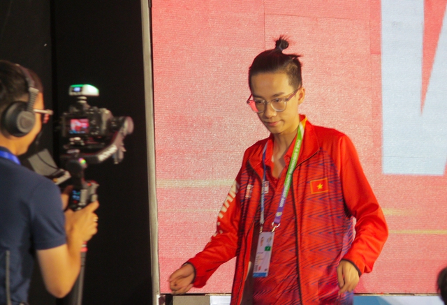 Chùm ảnh: Tốc Chiến Việt Nam giành HCV, Minh Nghi bật khóc, những chàng trai cũng rơi nước mắt - Ảnh 11. Chùm ảnh: Tốc Chiến Việt Nam giành HCV, Minh Nghi bật khóc, những chàng trai cũng rơi nước mắt - Ảnh 11.