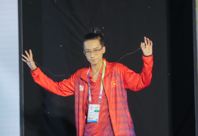 Chùm ảnh: Tốc Chiến Việt Nam giành HCV, Minh Nghi bật khóc, những chàng trai cũng rơi nước mắt - Ảnh 12. Chùm ảnh: Tốc Chiến Việt Nam giành HCV, Minh Nghi bật khóc, những chàng trai cũng rơi nước mắt - Ảnh 12.