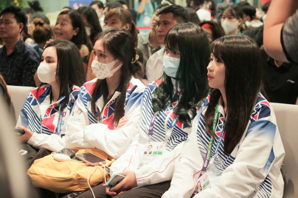 Nữ tuyển thủ Lào thể hiện tình cảm đặc biệt với đội tuyển Tốc Chiến nam Việt Nam - Ảnh 3.