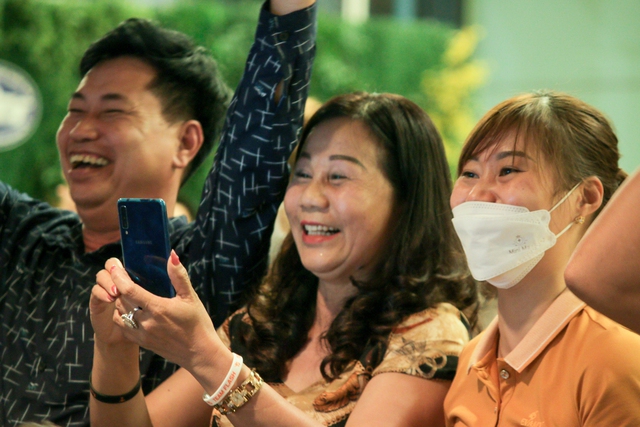 Chuyện chưa kể: Hé lộ loạt hành động thầm lặng của mẹ Elly trước khi con giành “vàng - Ảnh 9. Chuyện chưa kể: Hé lộ loạt hành động thầm lặng của mẹ Elly trước khi con giành “vàng - Ảnh 9.